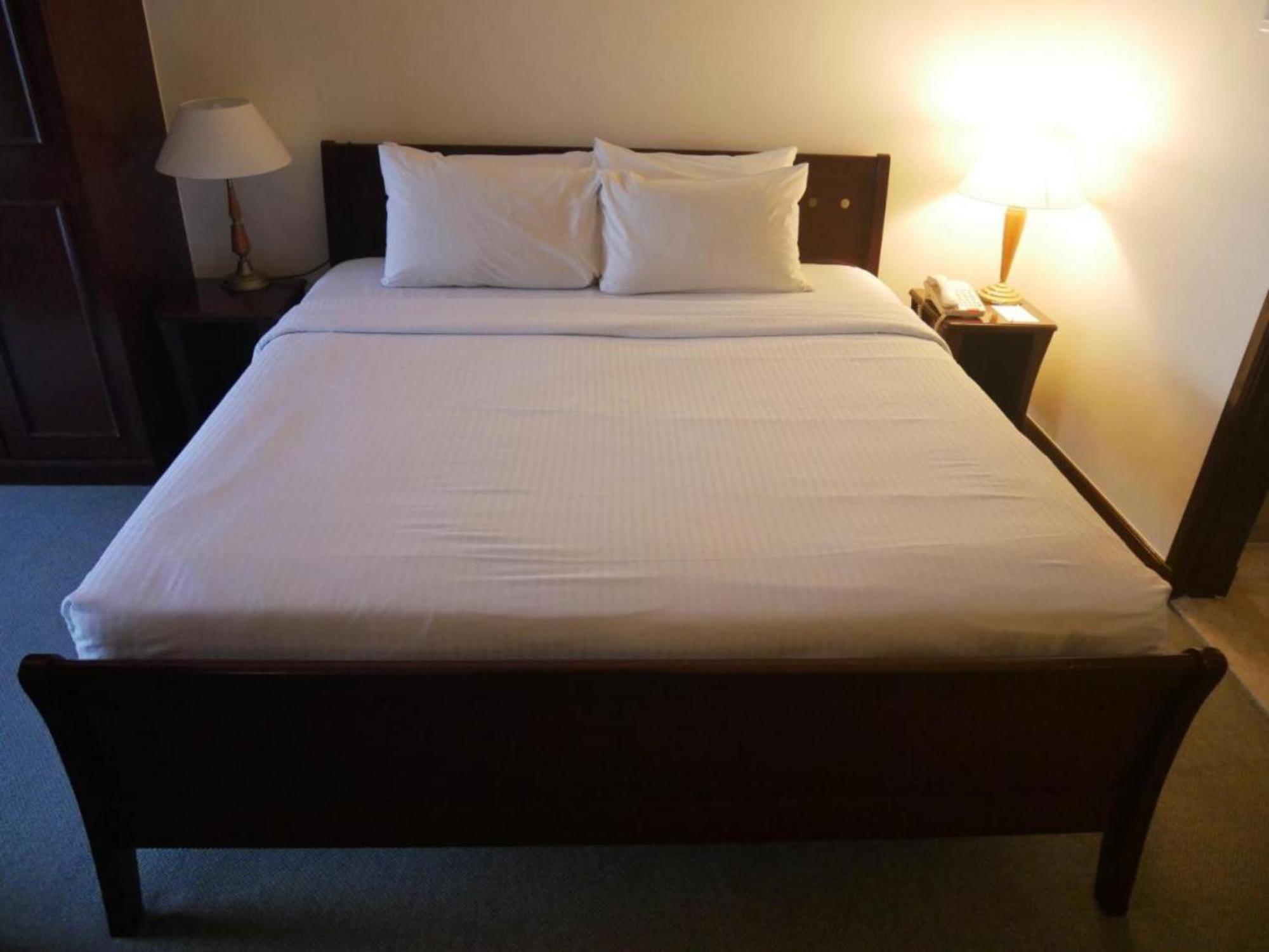 Emas Service Times Square Apartment *