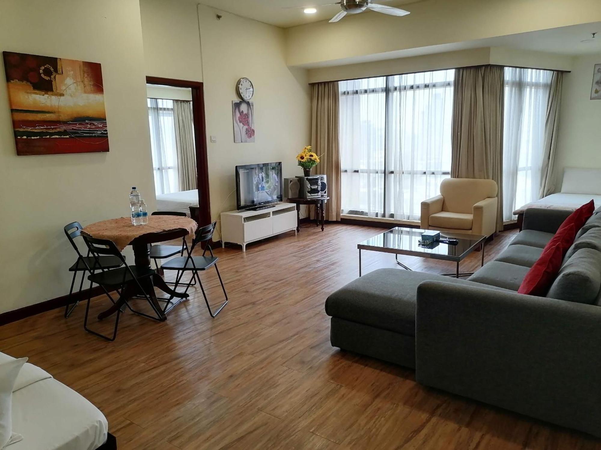 Emas Service Times Square Apartment *